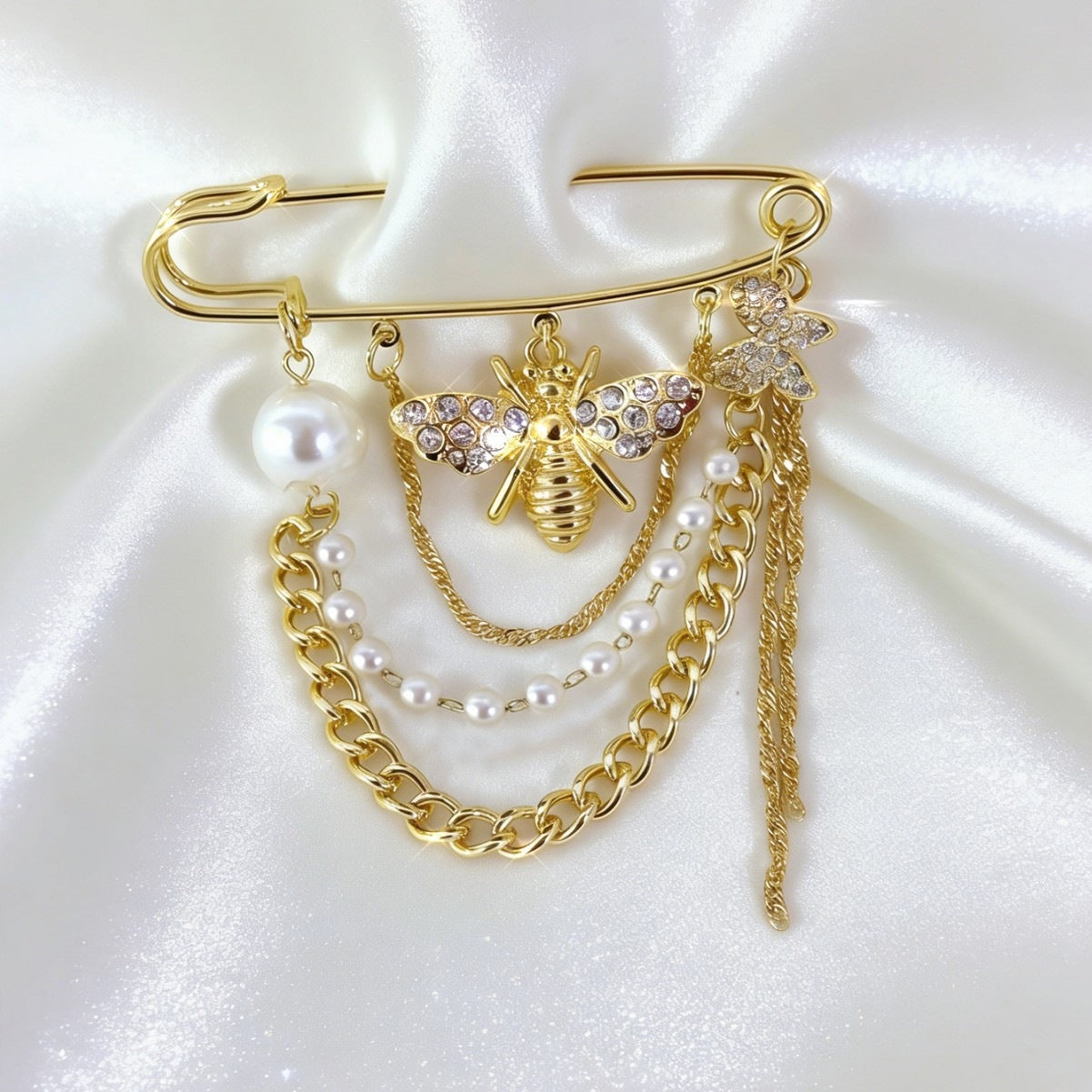 Elegante Sicherheitsnadel mit Perlen und Kristallen Brehn