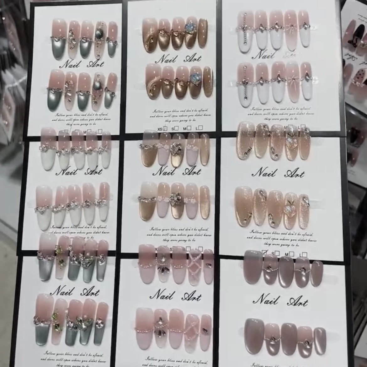 Dekorative Press-On Nagelkunst Kollektion