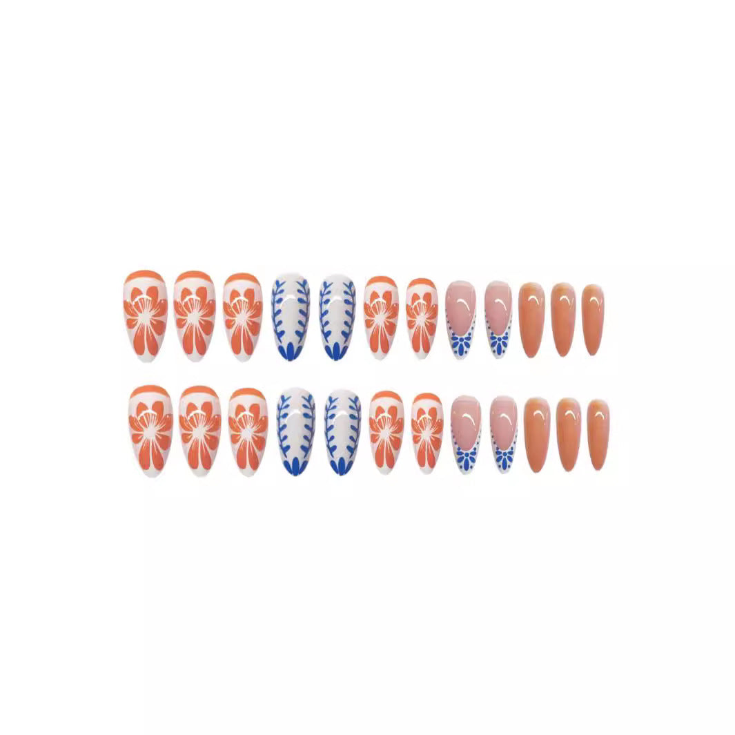 Künstlerisches Floral Press-On Nageldesign Brehn