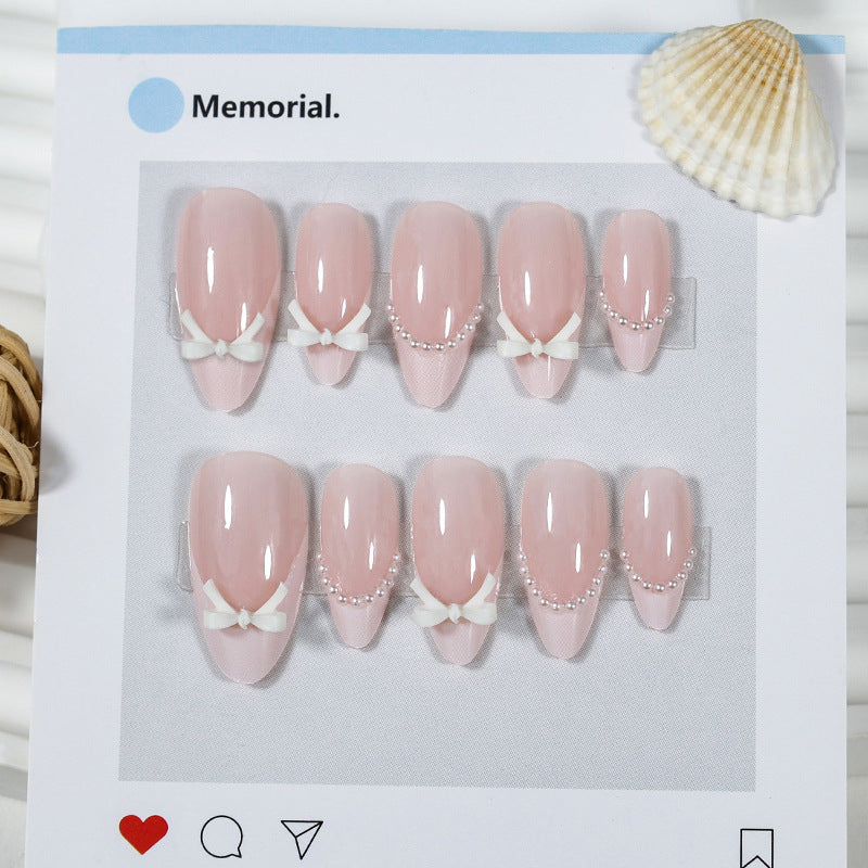 Kunstnagelset mit eleganten Schleifen und Spitzen Brehn
