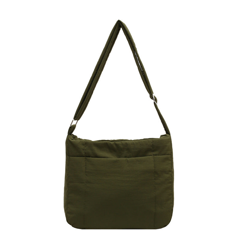 Leichte gestepfte Schultertasche