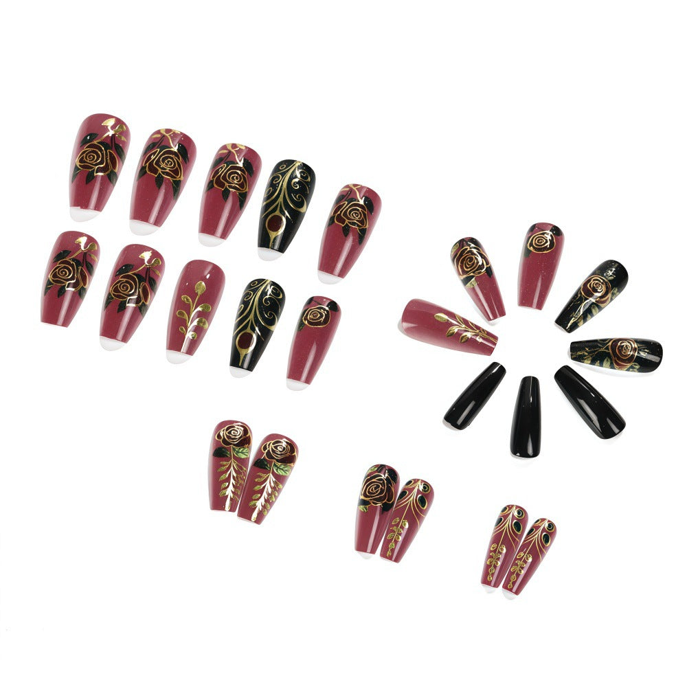 Kunstnagel Set mit floralen und eleganten Verzierungen Brehn