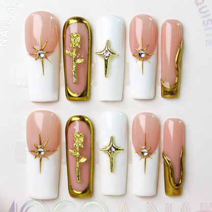 Kunstnagelset mit romantischen Blüten- und Glamour-Akzenten Brehn