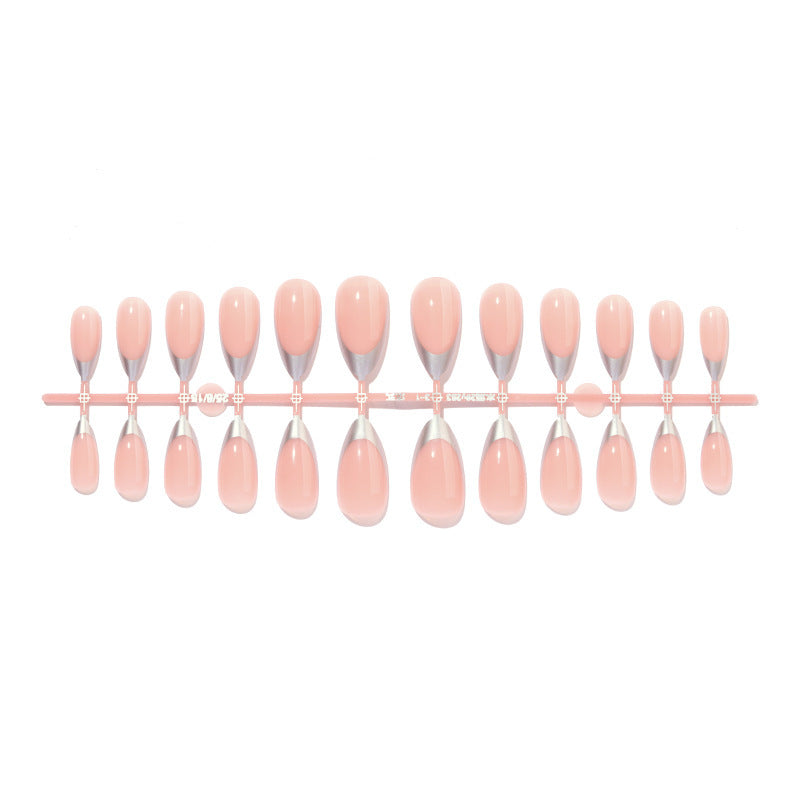 Kunstnagelset mit modernem French-Tip-Design Brehn