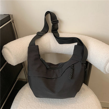 Lässige strukturierte Schultertasche