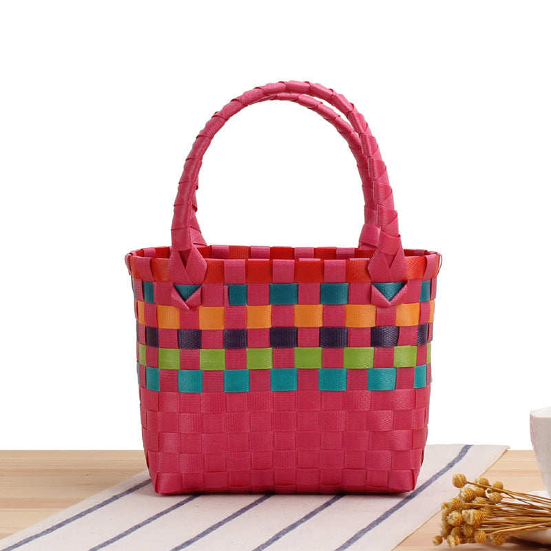 Handtasche Aus Geflochtenem Material mit Stilvollem Karomuster Brehn