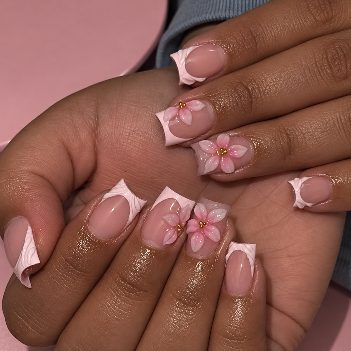 Kunstnagelset mit zarten Blumenmotiven Brehn