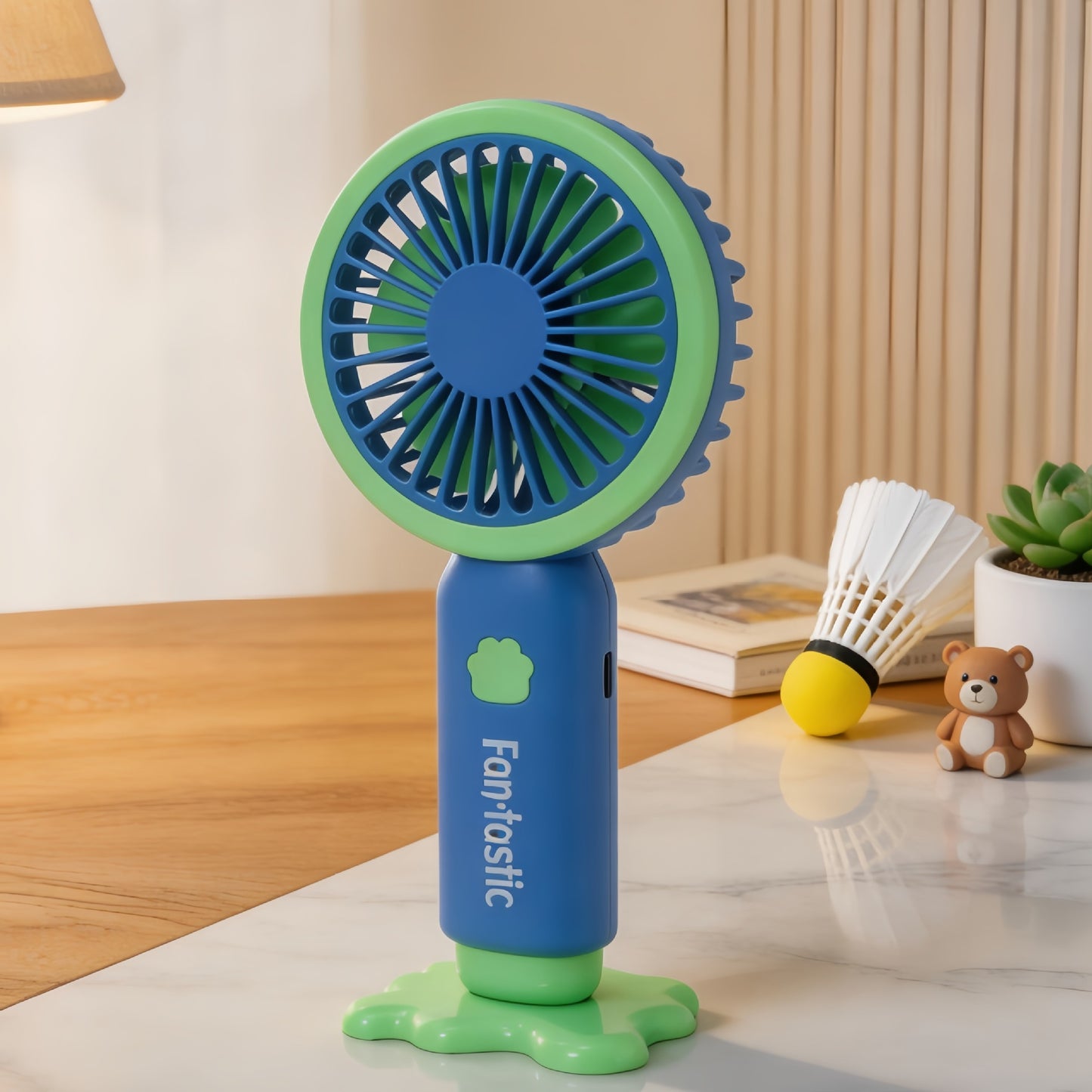 Damen Tragbarer Mini-Ventilator mit Sprühfunktion und USB-Ladeoption Brehn