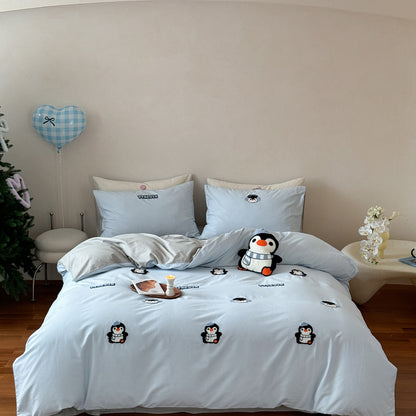 Wendbare Baumwollsatin-Bettwäschegarnitur mit aufgestickten Kuschelhund-Applikationen und extraweichem Finish