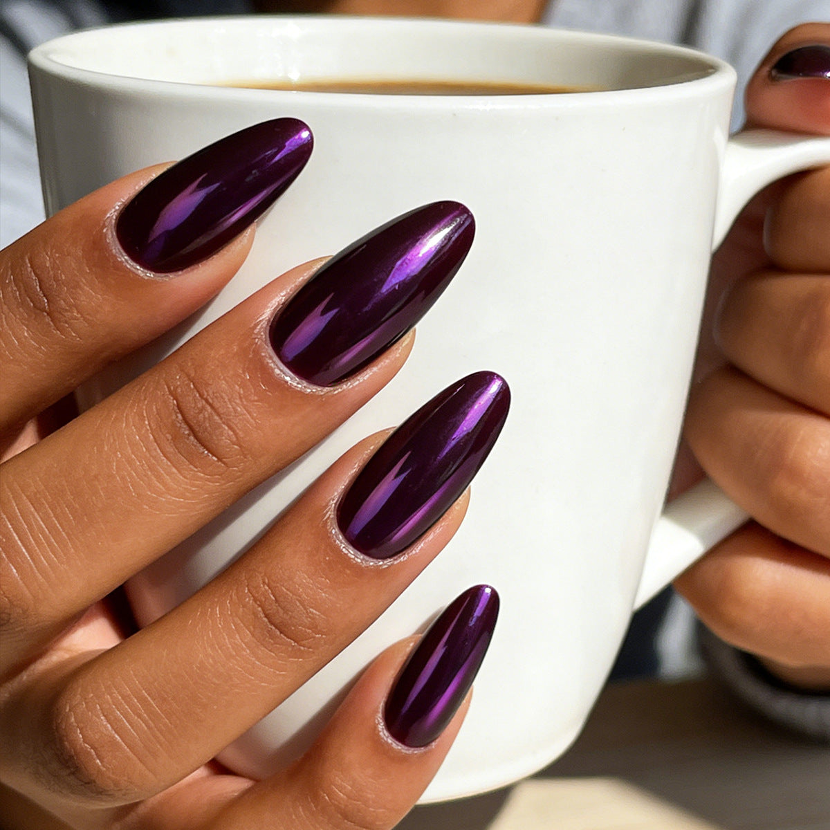 Glänzende lange Stiletto-Nagelkunst Brehn