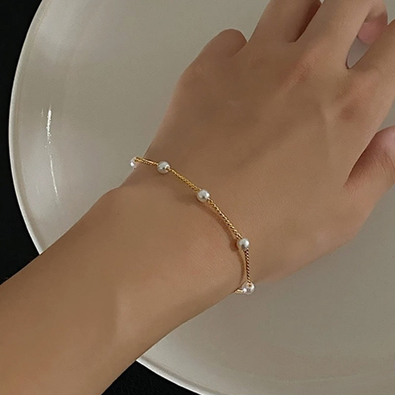 Elegante Perlenakzent-Kettenarmband Brehn