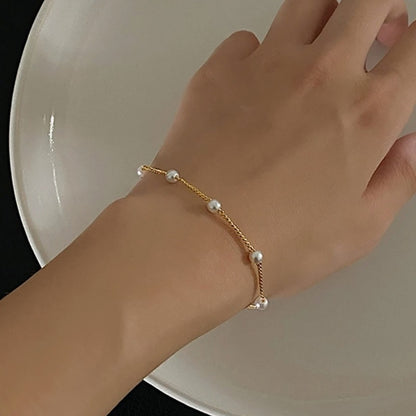 Elegante Perlenakzent-Kettenarmband Brehn