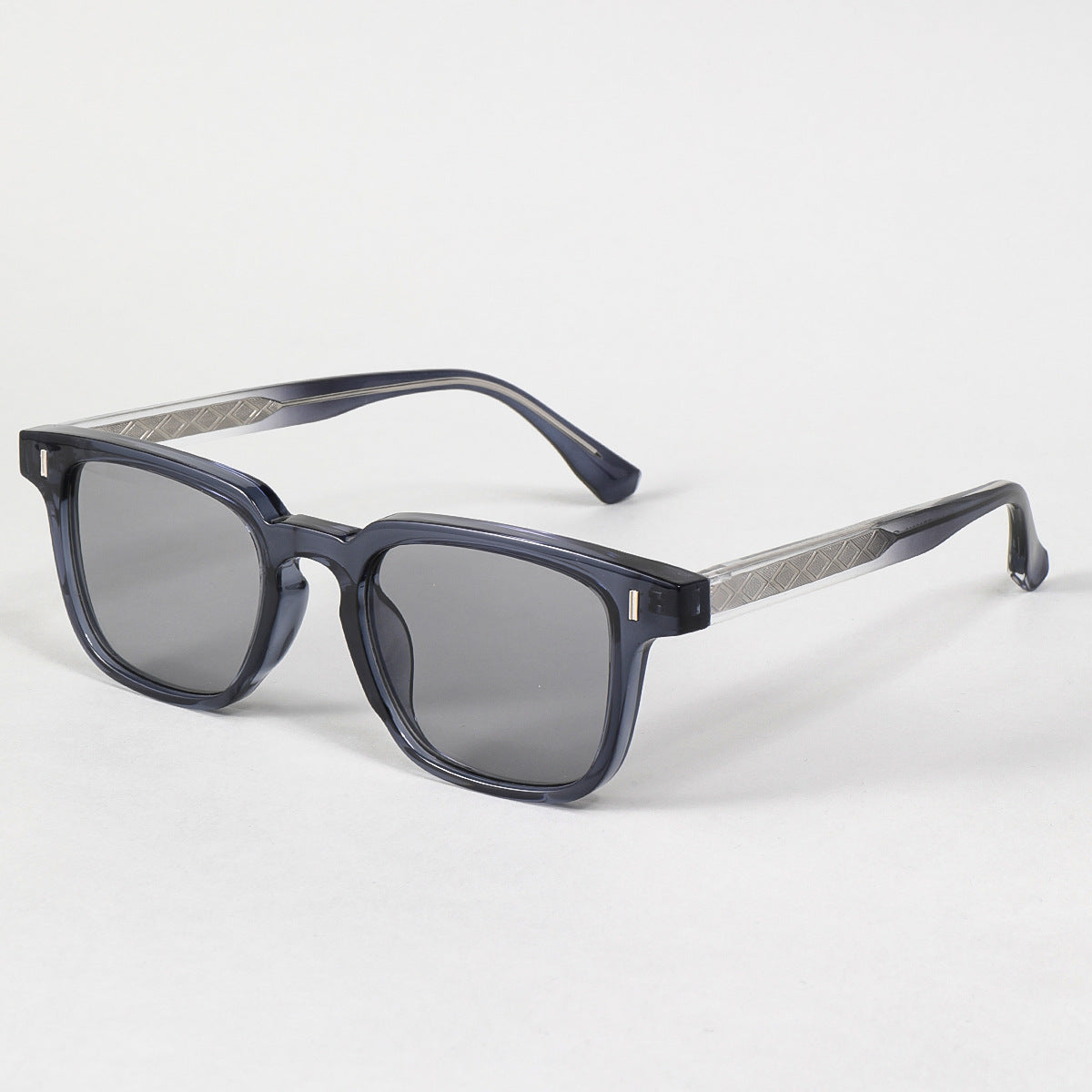 Damen Sonnenbrille im modernen statement Stil mit verstärktem Rahmen Brehn
