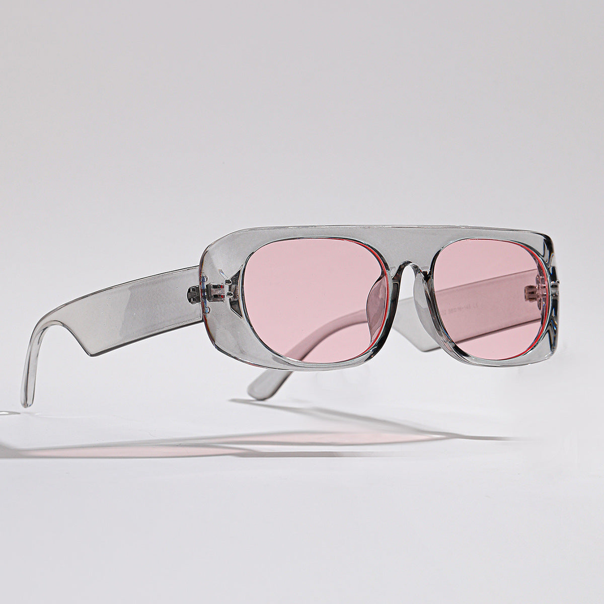 Damen trendige Sonnenbrille im modernen futuristischen Design Brehn