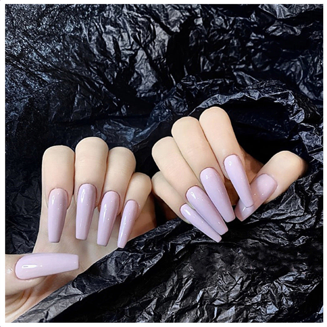 Kunstnagelset mit eleganten langen Spitzen und Hochglanz-Finish Brehn