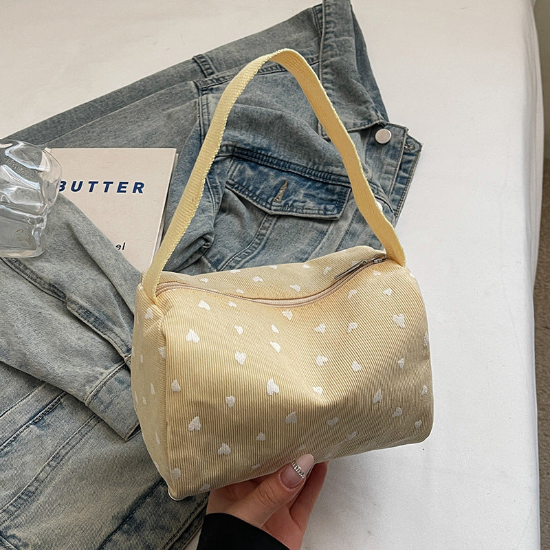 Hübsche Handtasche mit Herzmuster