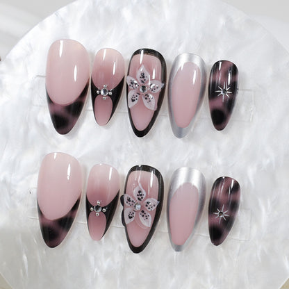 Kunstnagelset mit eleganten Spitzen und trendigen Akzenten Brehn