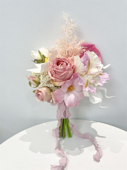 Künstlerisches florales Blumenarrangement