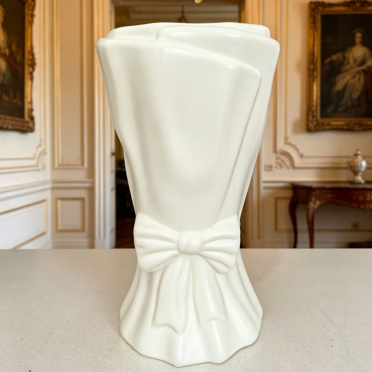 Dekorativer eleganter bow-förmiger Blumenvasen Brehn