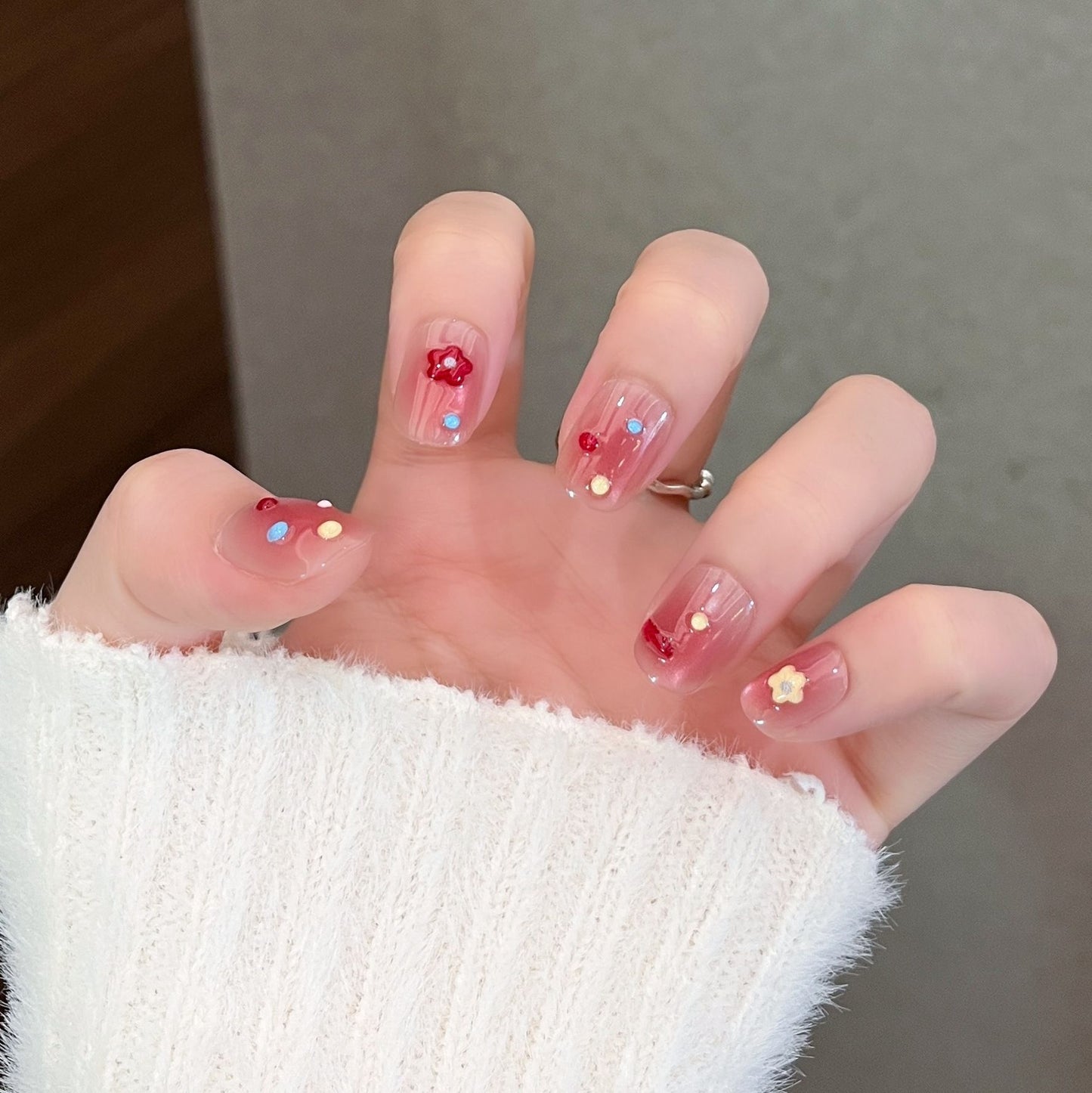 Künstlerisches Floral Press-On Nagelkunstset Brehn