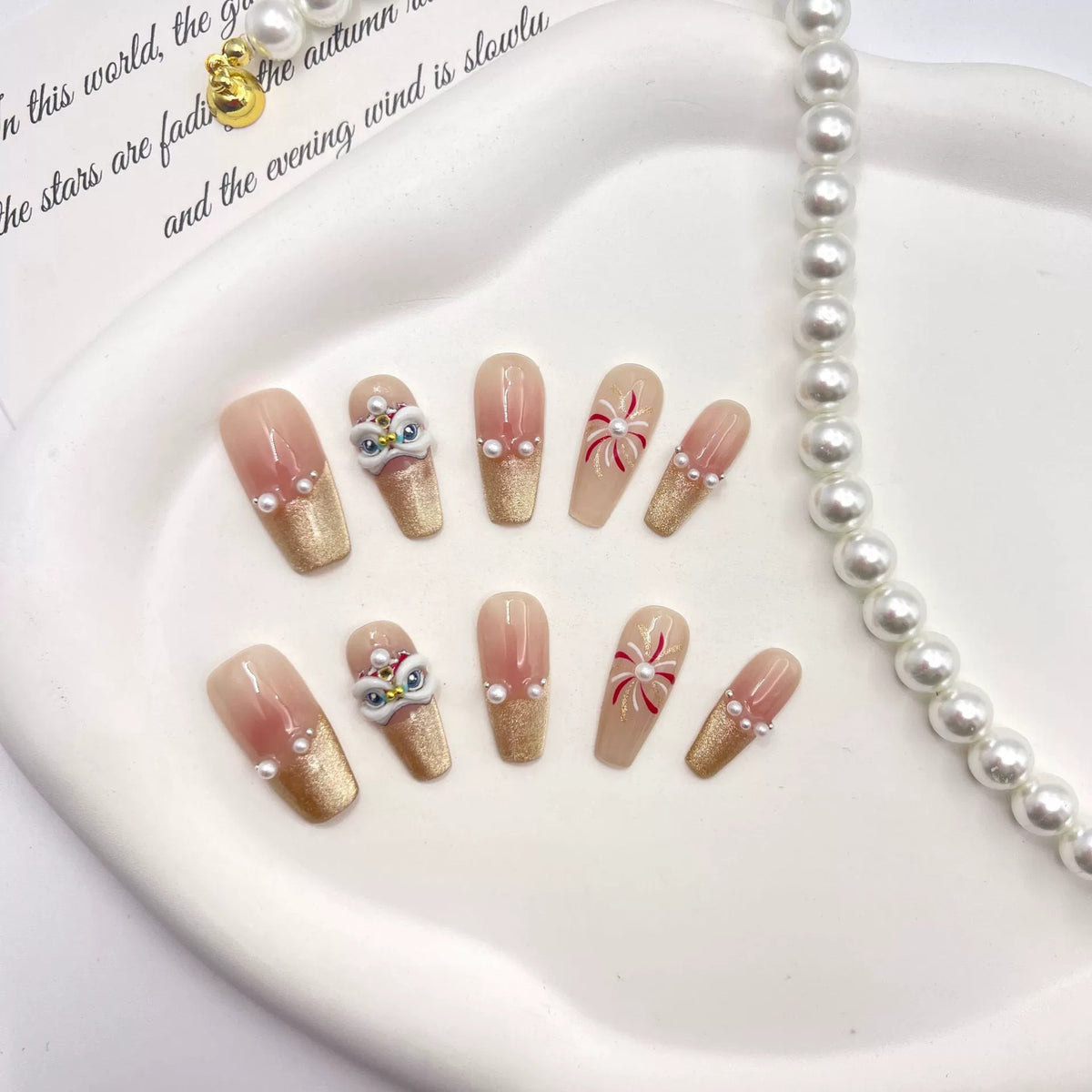 Dekoratives Press-On Nagelkunst-Set