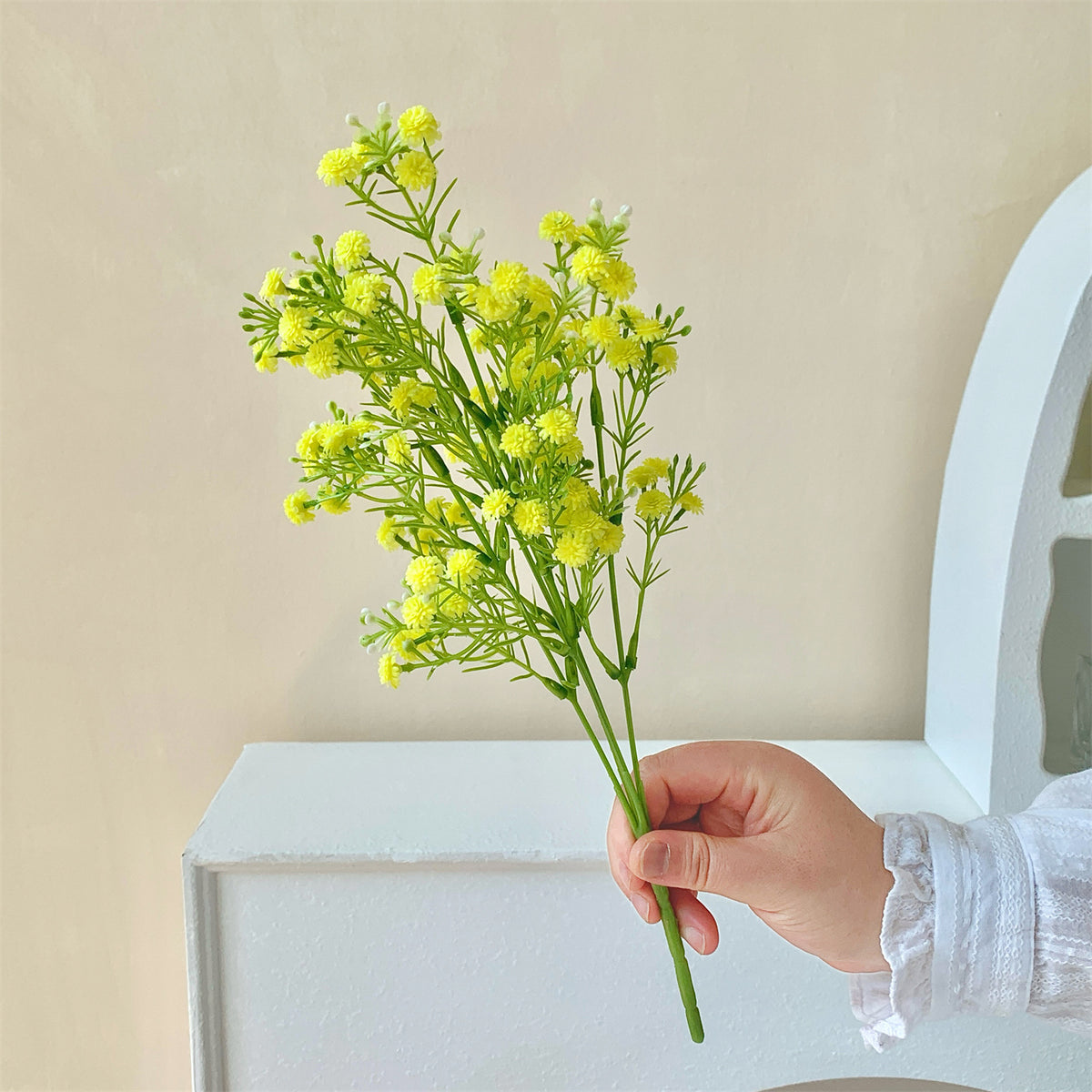 Dekorativer Kunstblumenstrauß