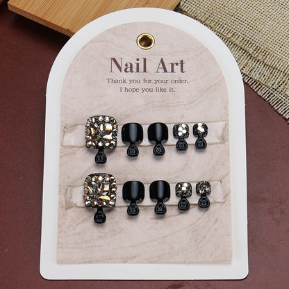 Stylisches Dekoratives Press-On-Nagelset mit Edelsteinakzenten Brehn