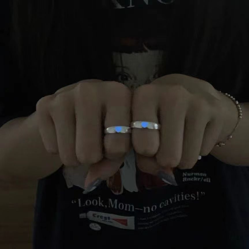 Stilvoller Ring mit Herzmotiv Brehn