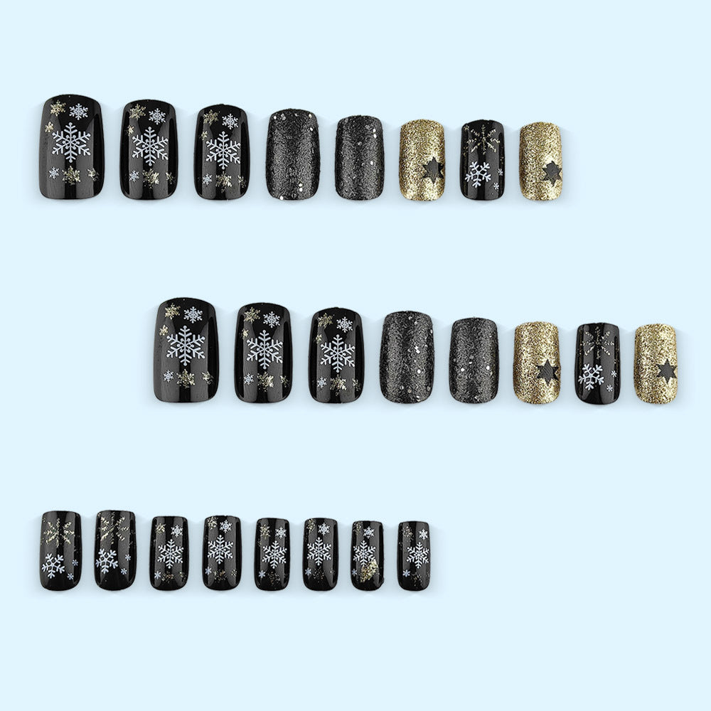 Glitzerndes Kunstnagelset mit weihnachtlichem Design und 3D-Schneeflocken Brehn