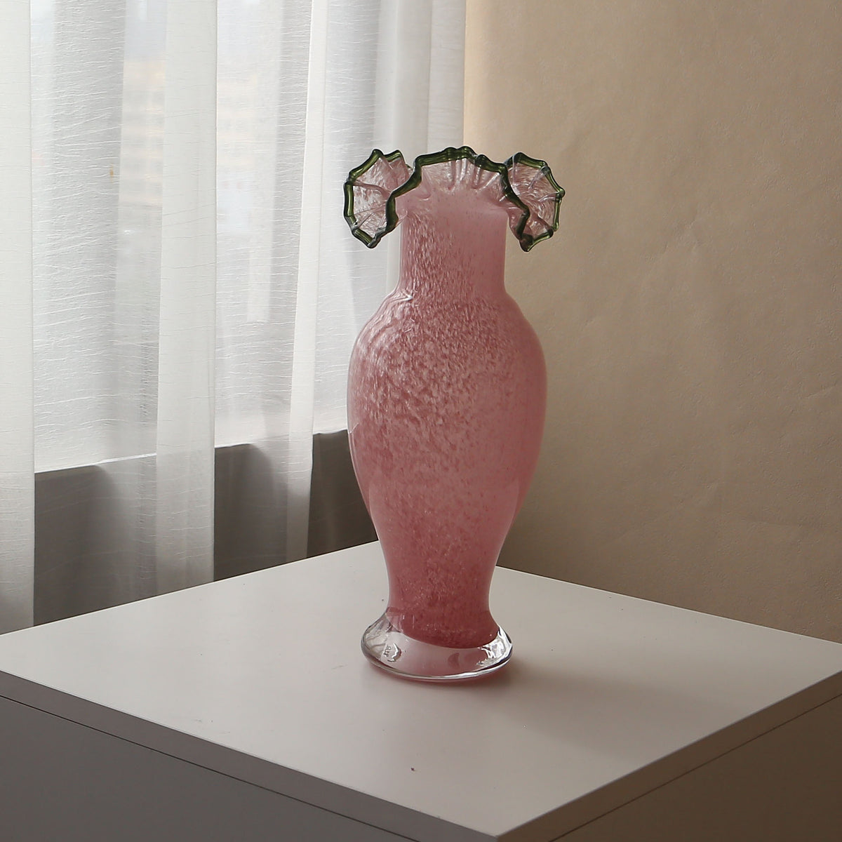 Mouthblown Rüschrand Hohe Sockel Kunstglasvase Brehn