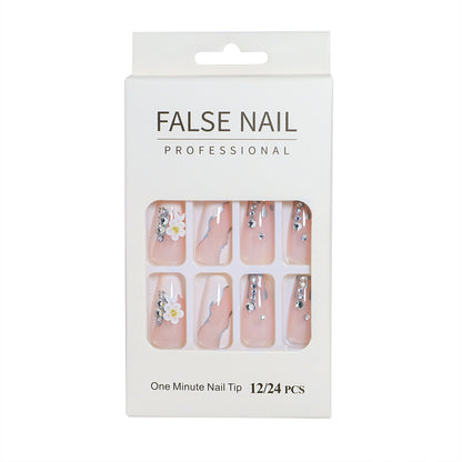 Dekorativer Press-On-Nagelset mit 3D-Akzenten Brehn