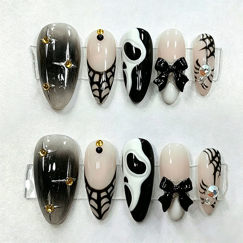 Kunstnägel im Halloween-Stil Brehn