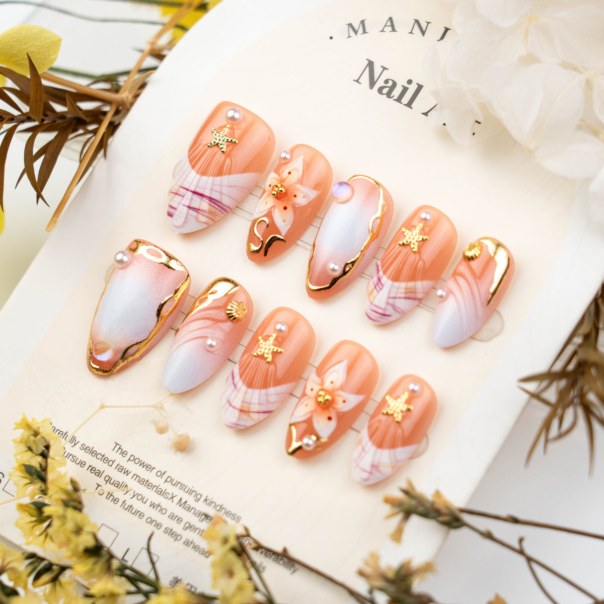 Kunstnagelset mit filigranen Blüten- und Glitzerverzierungen Brehn