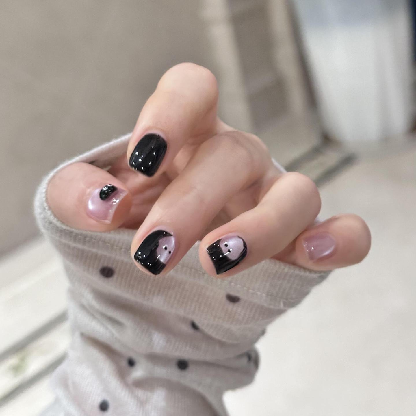 Kunstnägel mit Modernen Geometrischen Designs Brehn