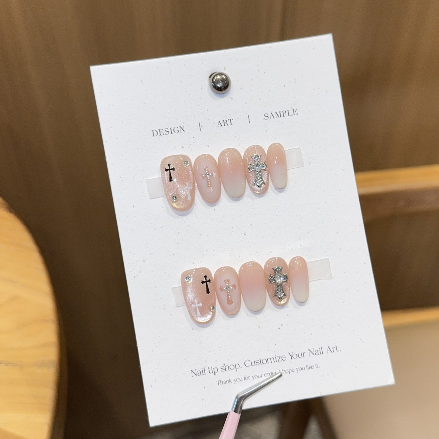 Künstliche Nagelspitzen mit Kreuzdesign Brehn