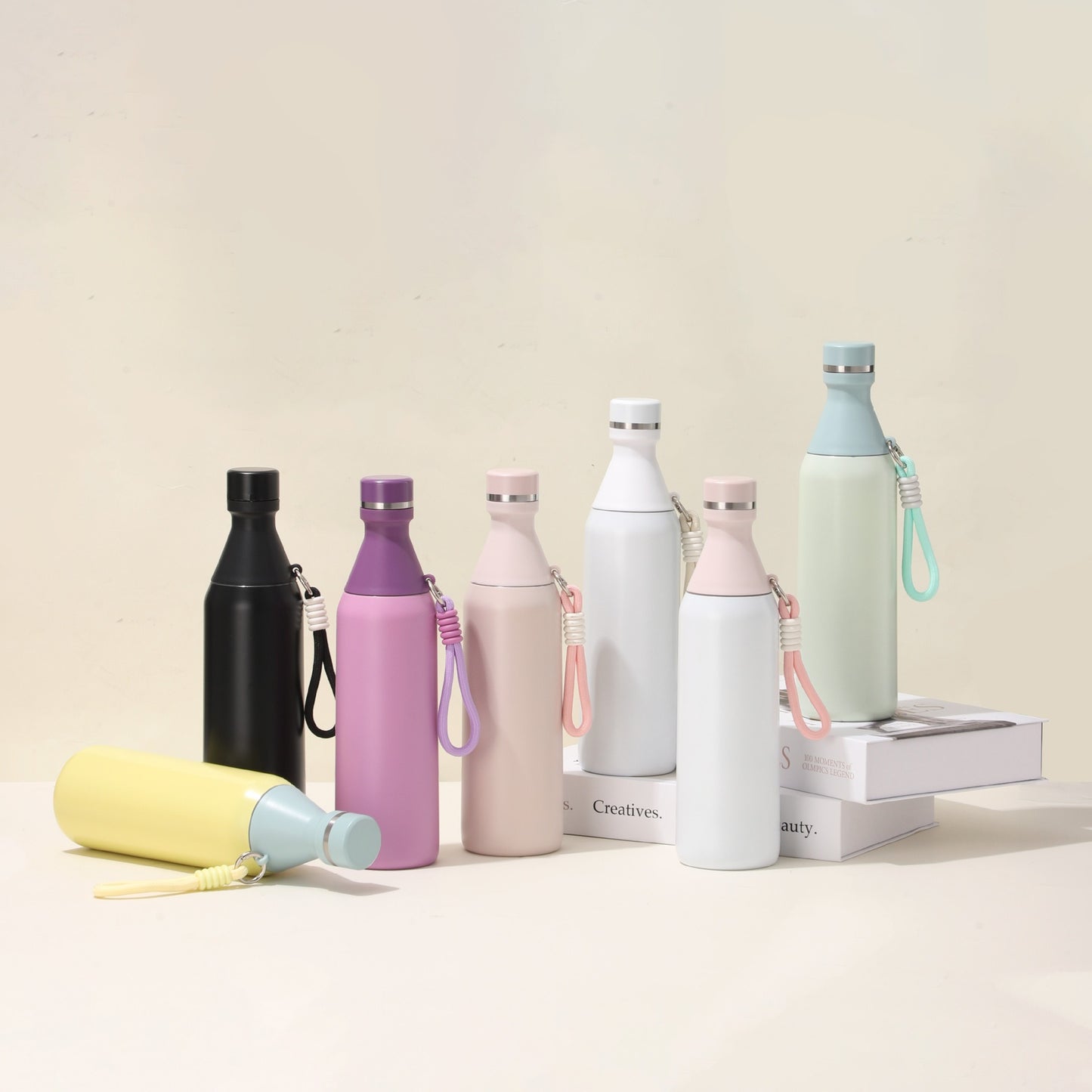 Damen isolierte Wasserflasche mit praktischem Trageband Brehn