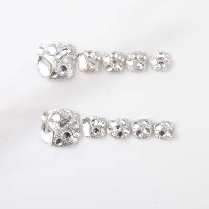 Rhinestone-besetzte stilvolle Slide-Sandalen