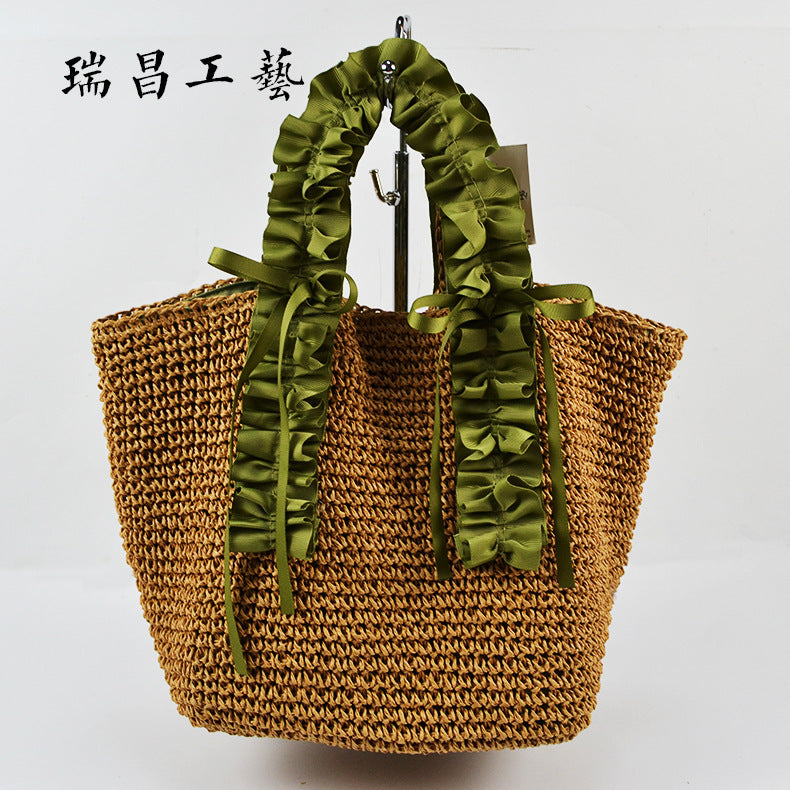 Gehäkelte Strandtasche mit Eleganten Satinakzenten Brehn