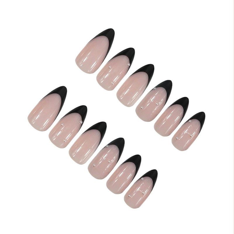Kunstnagelset mit eleganten French-Spitzen Brehn