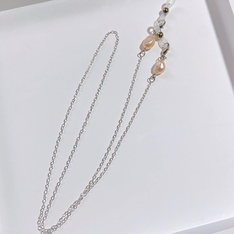 Elegante Schmuckhalterkette mit Perlen- und Goldakzenten Brehn