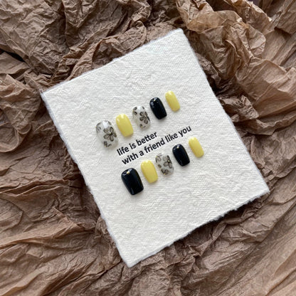 Künstlerisches Floral-Akzent Press-On Nagelset