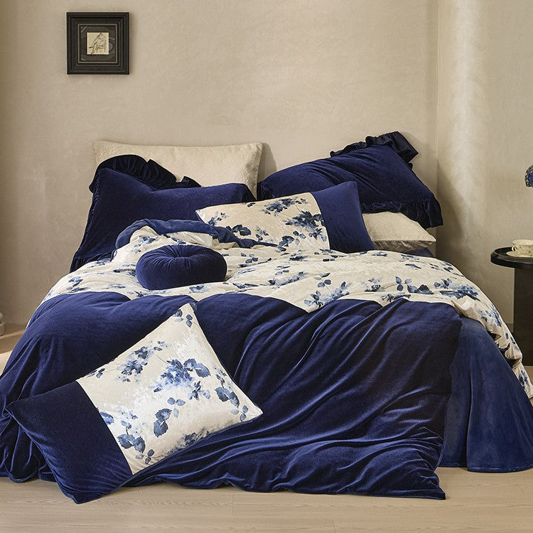 Premium-Samt-Bettwäscheset mit floralem Satin-Kontrast und dekorativer Kräuselbordüre
