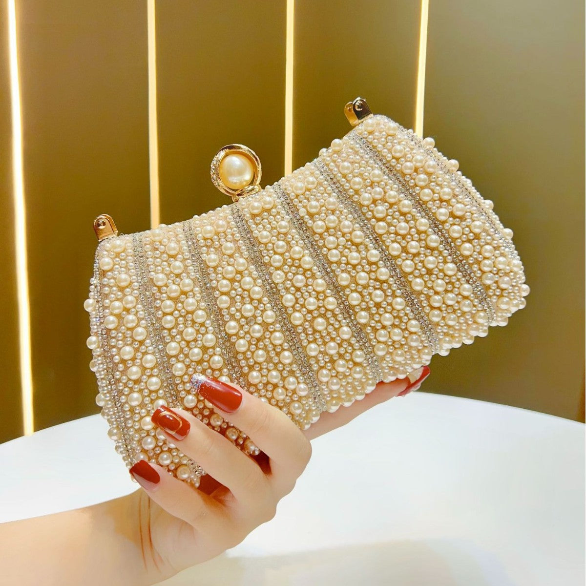Perlenbesetzte Abend-Clutch