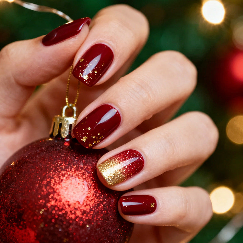 Elegantes Press-On Nagelset mit glamourösen goldenen Glitzerakzenten Brehn