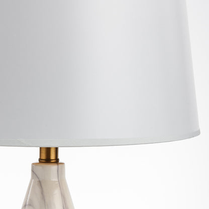 Elegante Tischlampe mit Marmorfuß und goldenen Akzenten