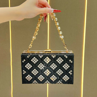 Elegante Abend-Clutch mit Kettenhenkeln