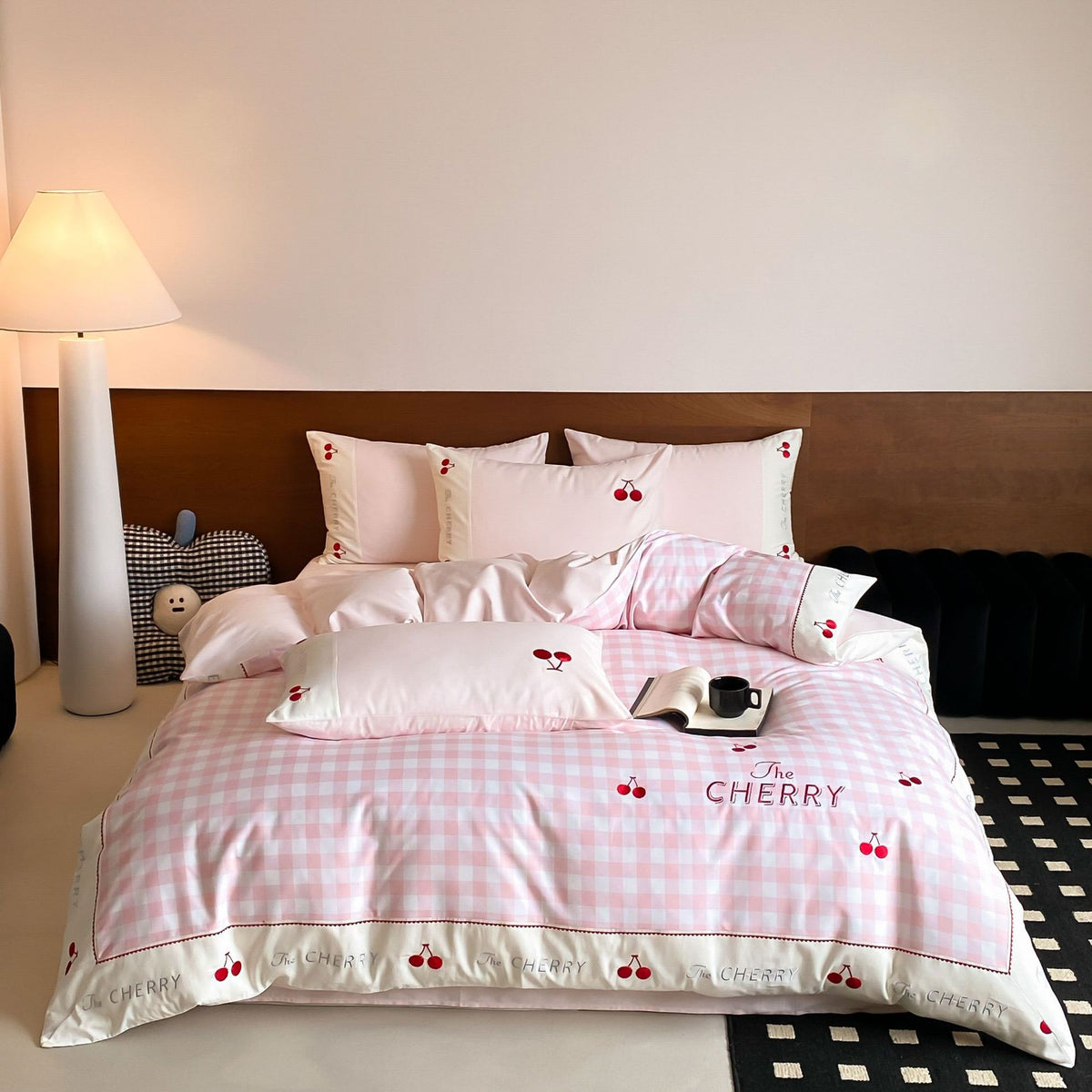 Bettwäsche-Garnitur mit Gingham-Karo und Kirsche-Stickerei