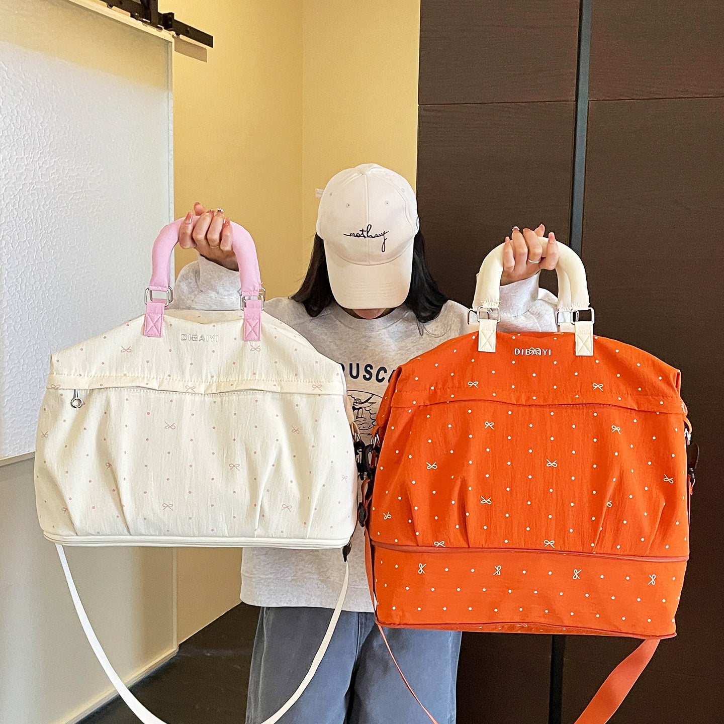 Multi-Pocket Weekender Duffle Brehn