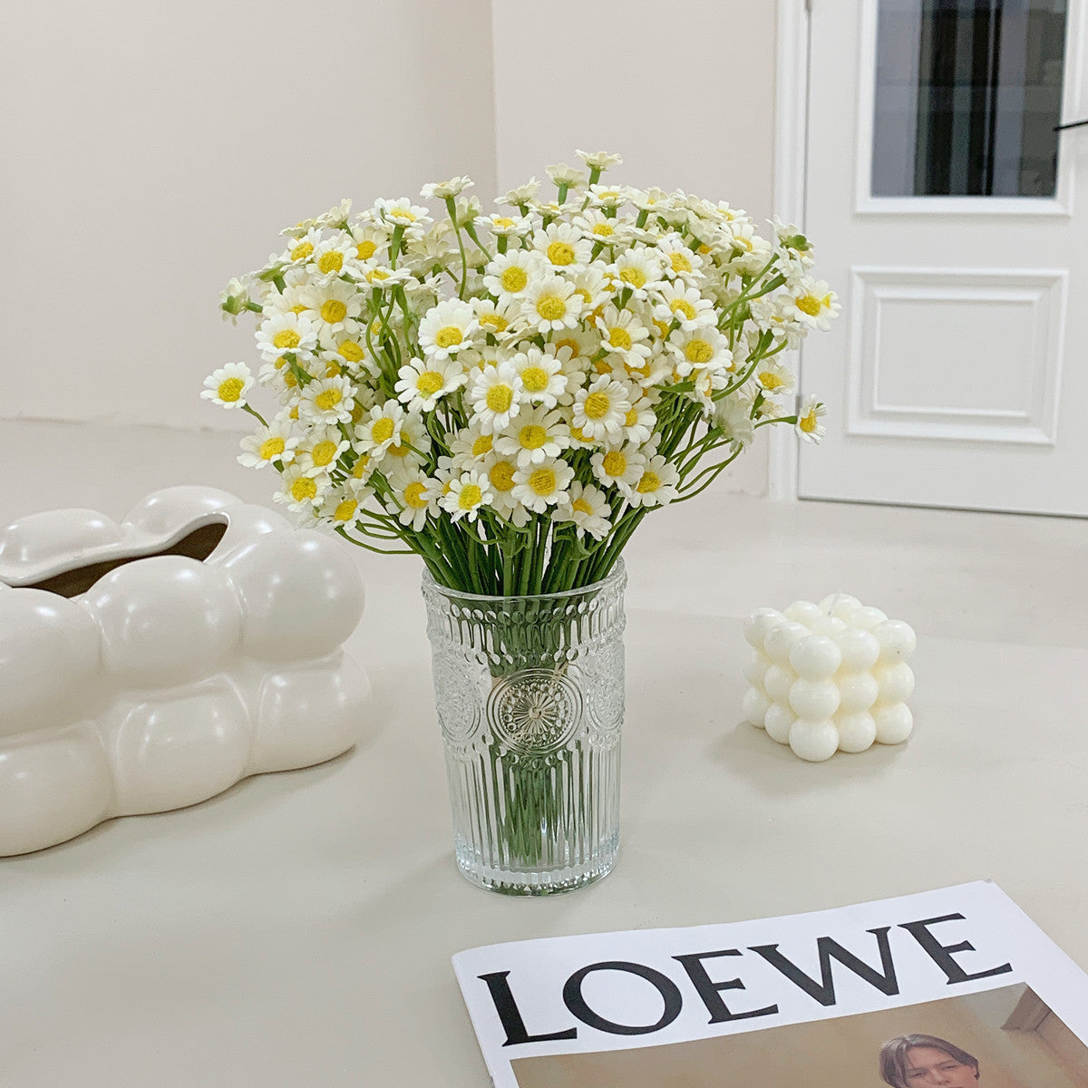 Realistische Gänseblümchen Blumenstrauß