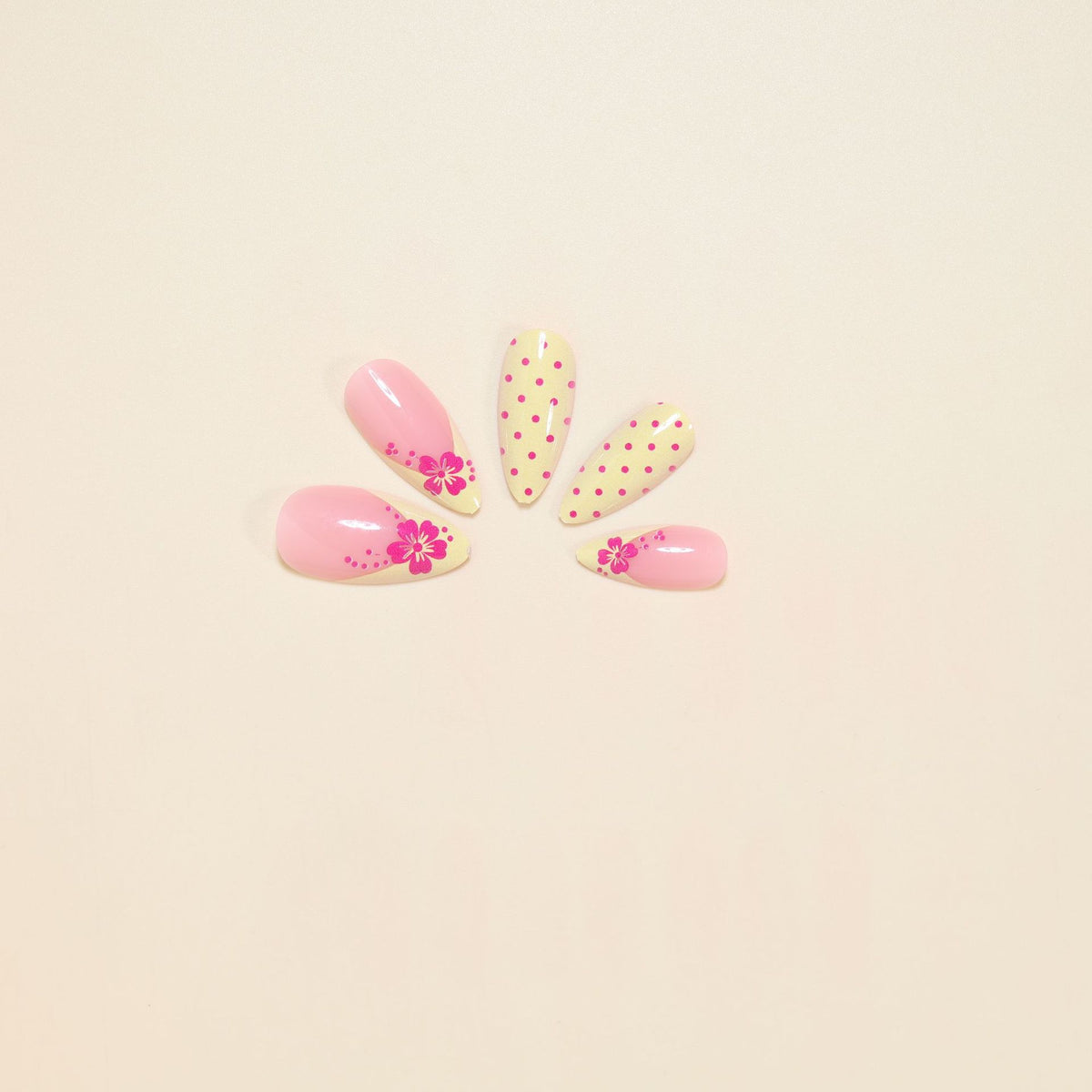 Elegante florale Stiletto-Nagelkunst-Tipps Brehn